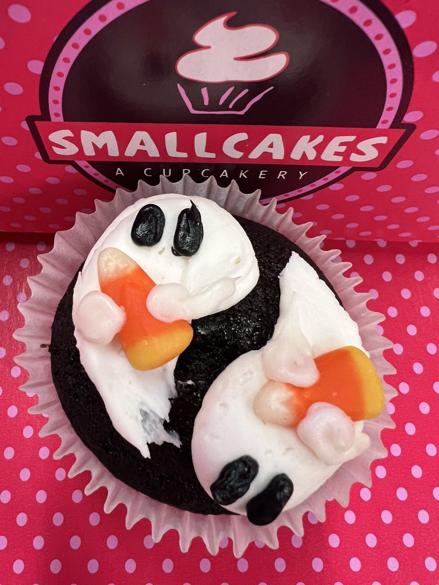SmallCakesNDH's tweet photo. Hey guys! It’s the last day for our #MapleButterPecan #Cupcake! we also have #PumpkinSpice & #Halloween #Cupcakes +17 #delicious daily #cupcake flavors! Order pickup 404.621.9634 or https://t.co/MTIy7NEtp6! Or get delivery thru UberEats GrubHub or DoorDash! https://t.co/bd7hHtxmCq
