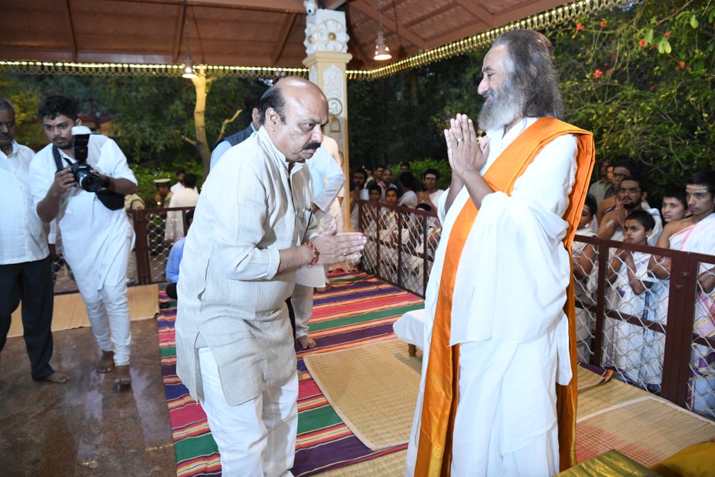 ಬೆಂಗಳೂರಿನ ಕನಕಪುರ ರಸ್ತೆಯ ಇಂಟರ್ ನ್ಯಾಶನಲ್ ಆರ್ಟ್ ಆಫ್ ಲಿವಿಂಗ್ ಸೆಂಟರ್ ನಲ್ಲಿ ಏರ್ಪಡಿಸಿದ್ದ ದೀಪಾವಳಿ ಕಾರ್ಯಕ್ರಮಕ್ಕೆ ಚಾಲನೆ ನೀಡಿ ಮಾತನಾಡಿದೆನು. ಈ ಸಂದರ್ಭದಲ್ಲಿ ಕನ್ನಡದ ಎಲಿಮೆಂಟ್ ಆ್ಯಪ್ ಅನ್ನು ಉದ್ಘಾಟಿಸಲಾಯಿತು. 
<a href="/ArtofLiving/">The Art of Living</a>