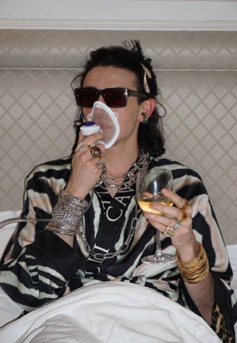 cuoruis's tweet image. Aiuto l’ennesimo provvedimento disciplinare  #amici22