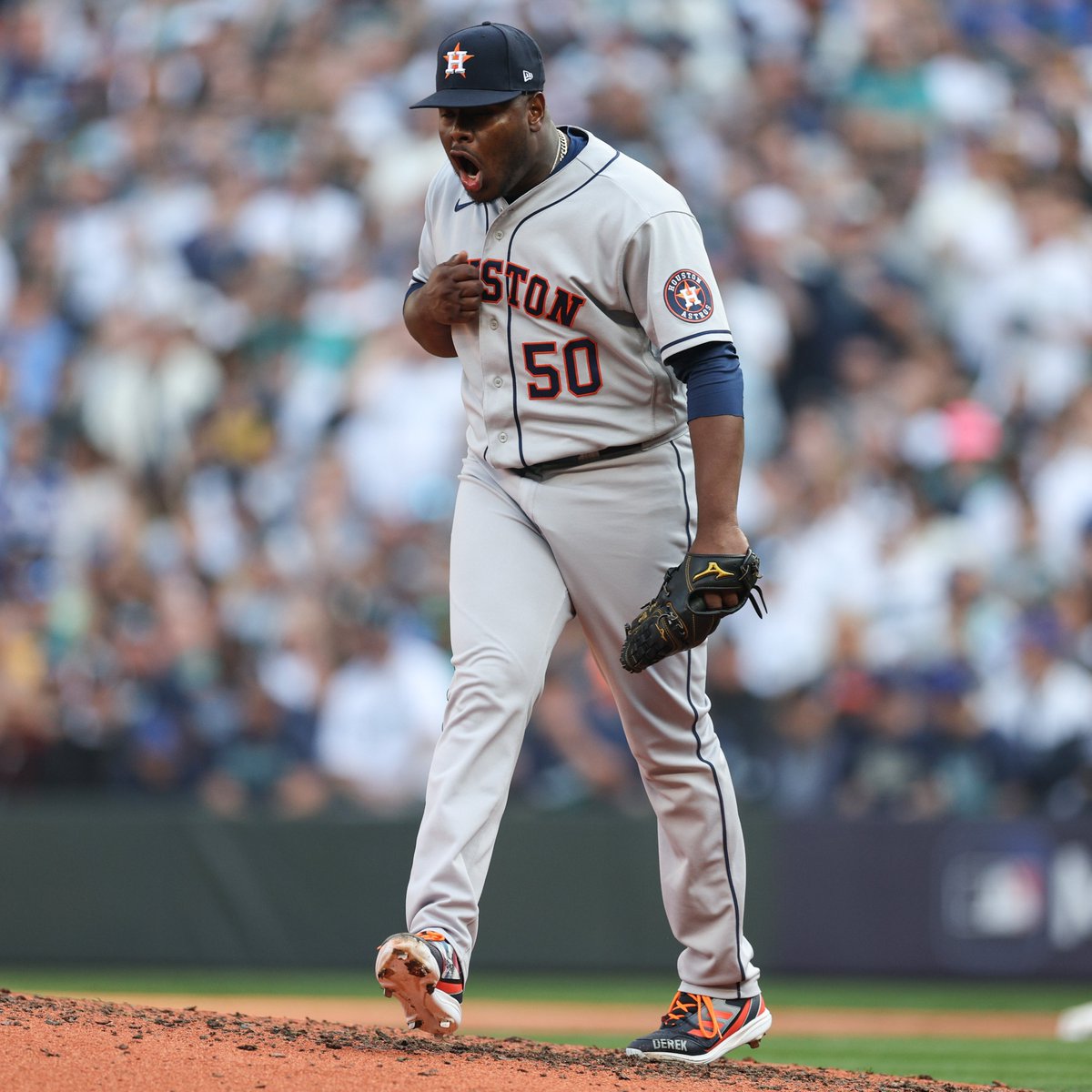 MLBNetwork's tweet photo. Houston’s bullpen has allowed three runs – on three solo homers – in 33 innings (0.82 ERA) so far this #Postseason 

ELITE ��

#LevelUp | @astros https://t.co/rDGQDTGiiD