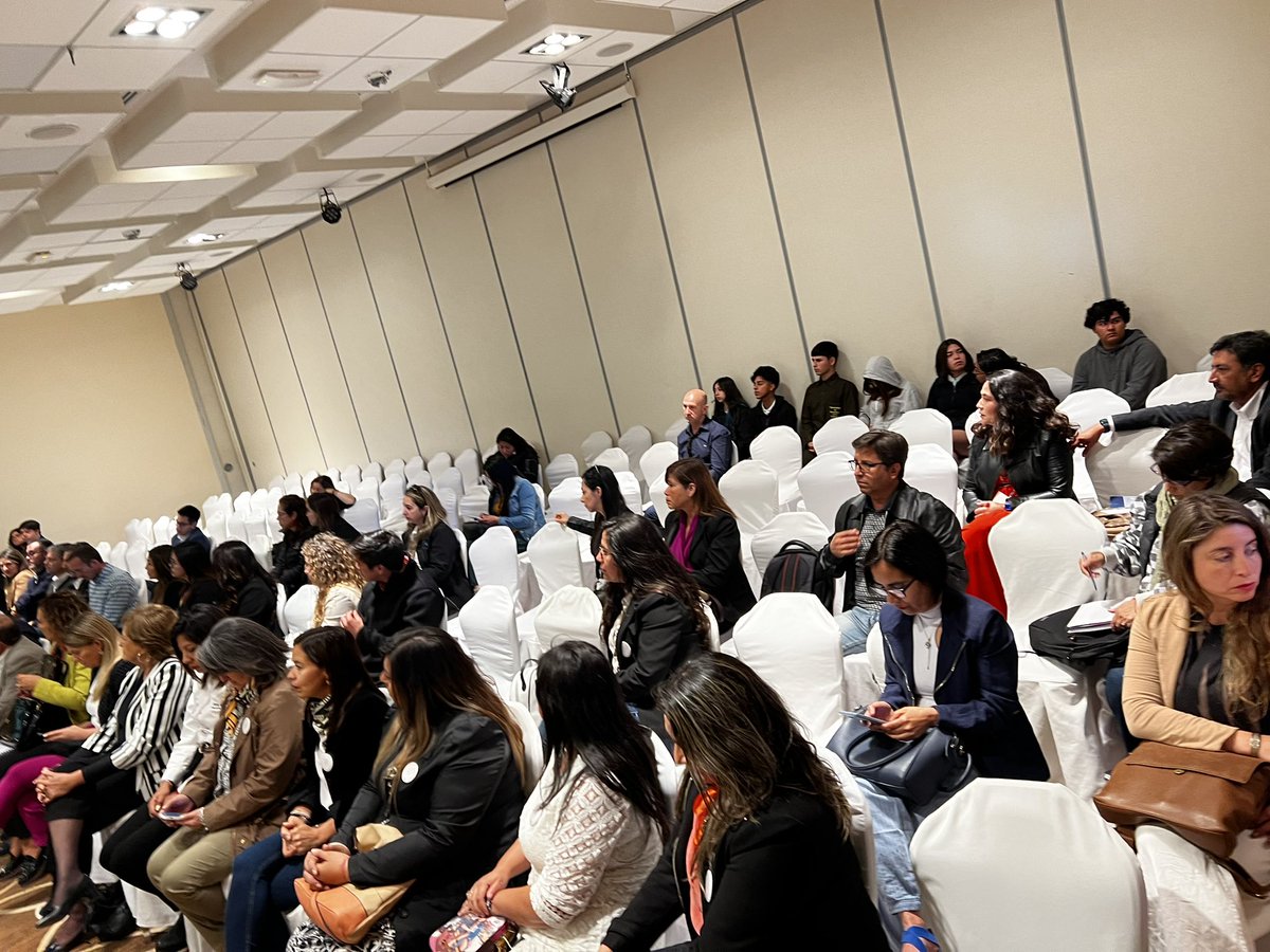 En #FOREDE seminario de equidad de género e inclusión. Muy buenas las presentaciones, pero poca asistencia .
Que faltó para que aumente el interés de escuchar y conversar este tema??? 
#inclusionfemenina #equidaddegenero