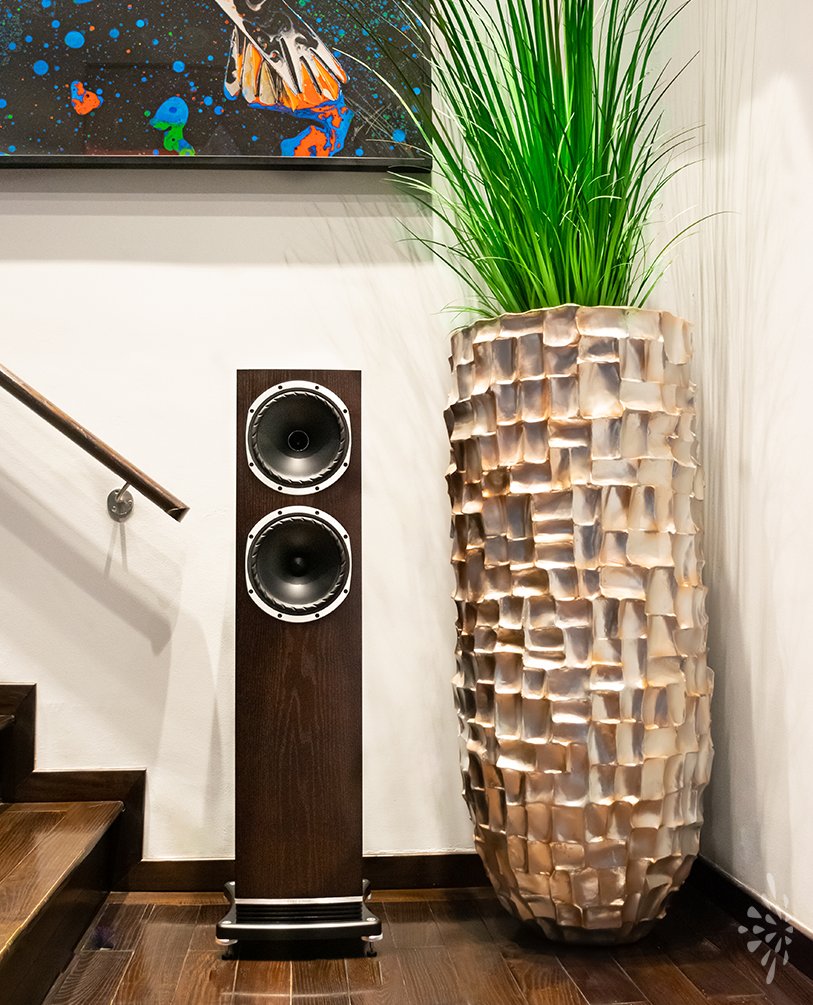 dubaiaudio's tweet photo. The @fyneaudio #F502 floor-standing speaker delivers the series’ signature clarity, articulation, and visceral bass. The system will suit larger listening environments but can reveal a substantial dynamic range even when played at low volumes in smaller rooms. https://t.co/7zpLNszOl0