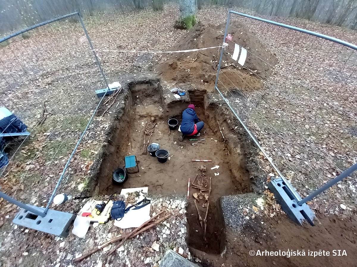 ltvzinas's tweet photo. Veicot arheoloģisko priekšizpēti plānotajai jauna skatu torņa būvniecībai Zilākalnā, arheologi atraduši sešus cilvēku apbedījumus, kas saistāmi ar 16.-17. gadsimta kapsētu. https://t.co/m6F8BswPa6