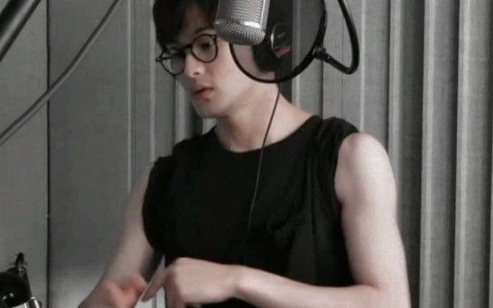 lhcmkI's tweet image. does he have any idea.