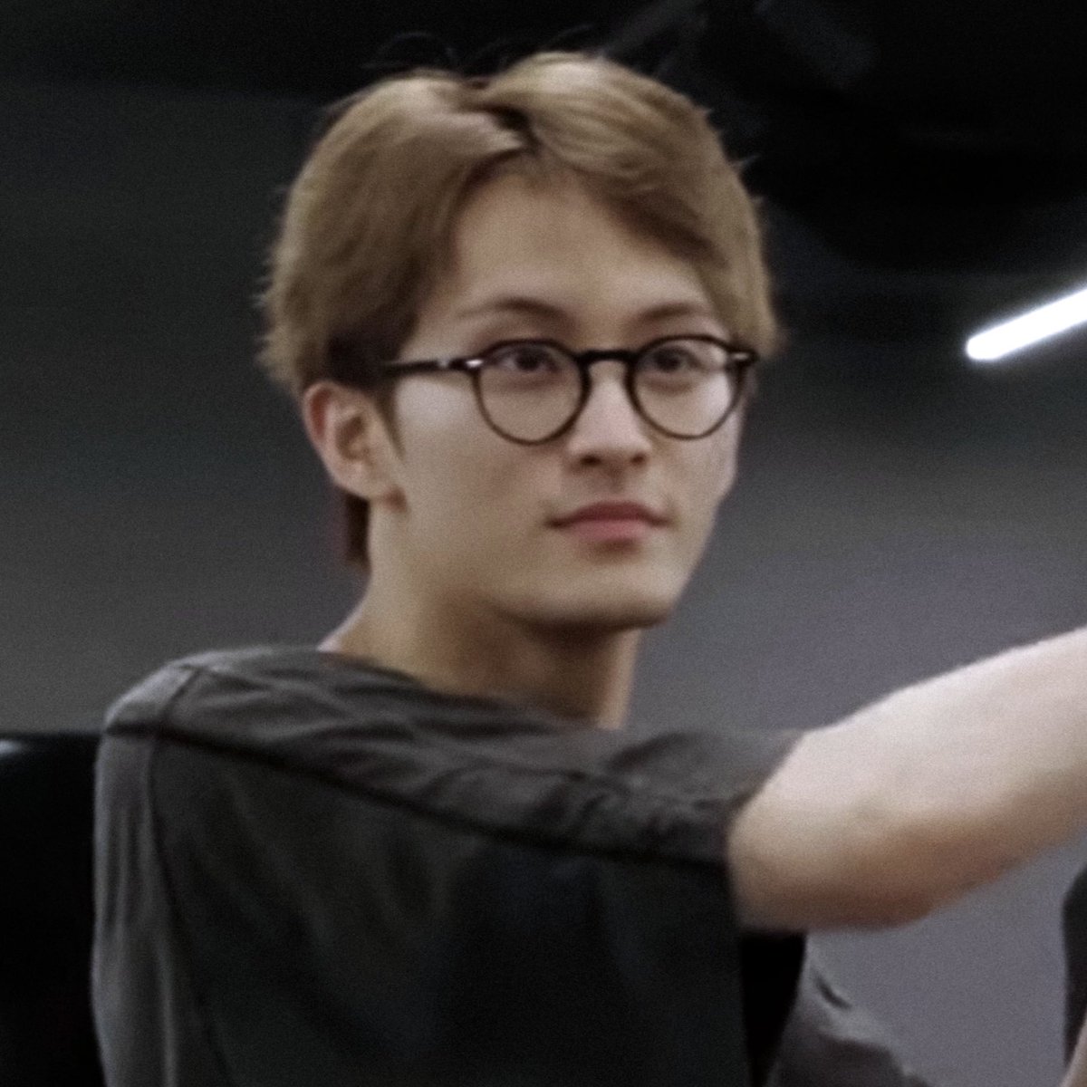 lhcmkI's tweet image. does he have any idea.