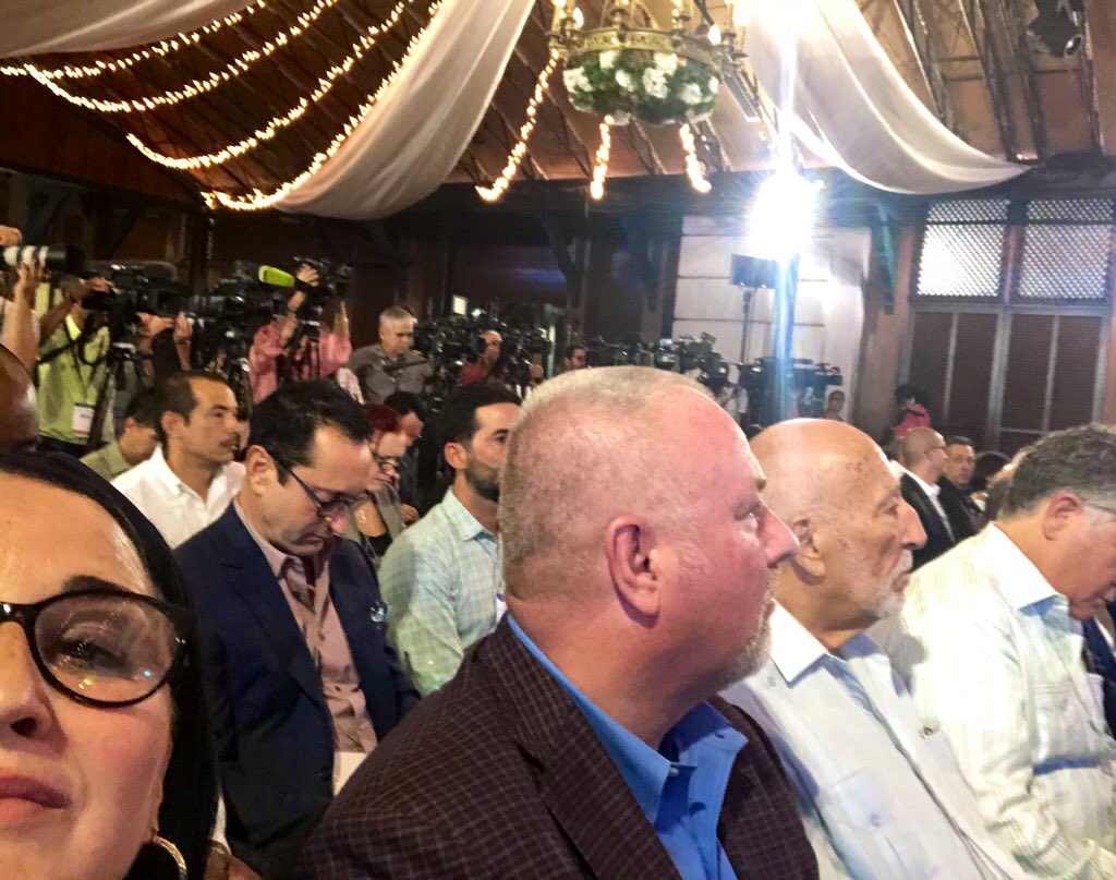 Viceministro <a href="/CarlosFdeCossio/">Carlos F. de Cossio</a> explica prerrogativas tiene Pdte #EstadosUnidos para poner fin a la absurda y dañina inclusión de #Cuba en lista unilateral #terrorismo. También demandó aplicación waiver título III ley Helms Burton, algo hicieron otros pdtes eeuu q le precedieron.