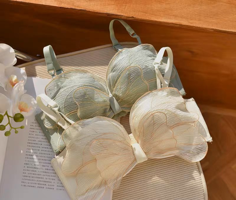 sibratoo's tweet image. บราปีกผีเสื้อน่ารักเนอะ เป็นแบบไร้โครงมีฟองน้ำดันทรงด้วยใส่แล้วน่ารักเวอร์ 290 บาทได้บรา+กางเกงในเลย แบบสับแบบปังสุดๆ🦋☆ ⋆｡˚