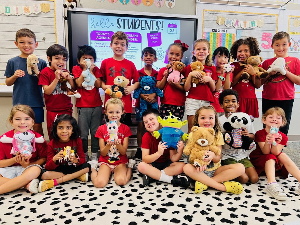 LpeFirsties's tweet photo. It’s Red Ribbon Week @LPES_OCPS! Today we wore red and brought a stuffed animal to show that “We Do Hugs Not Drugs”! https://t.co/hGKgKqxWpK