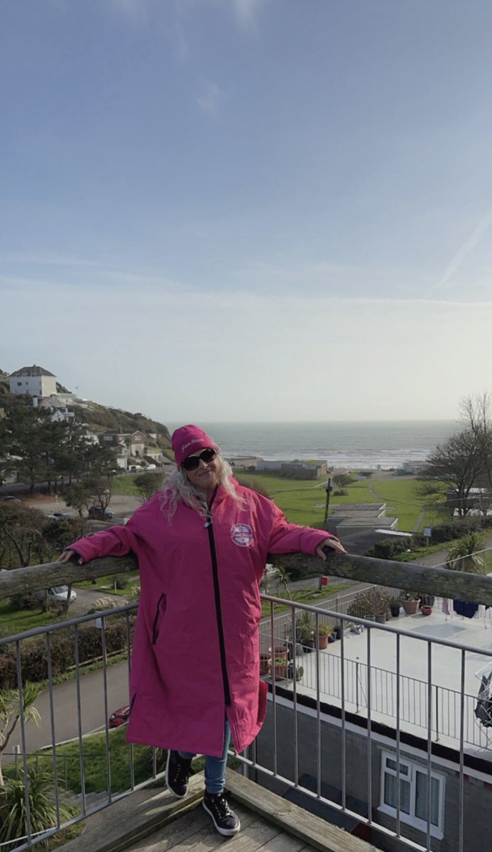 JaneSoGrey's tweet photo. Chilling out in a windy Cornwall means i get to wear my @FatStickBoards dry robe so I can still enjoy the sunshine 😊 #fatstickboards #Cornwall https://t.co/NpFPsS3ZbU