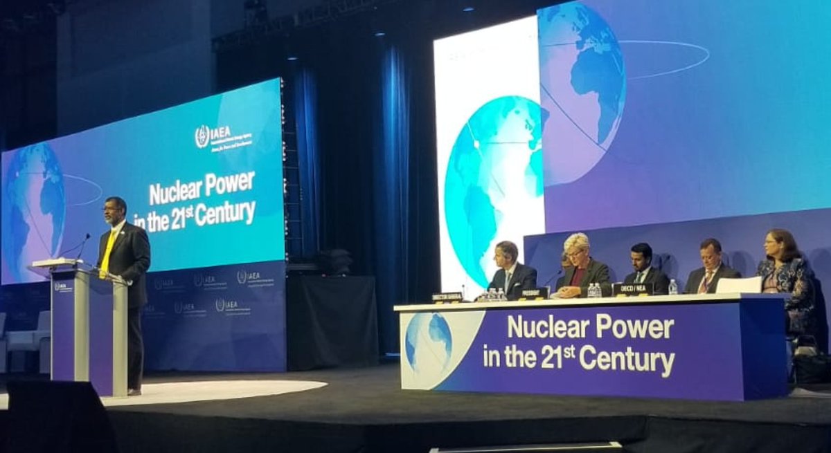 '𝙒𝙚 𝙘𝙖𝙣𝙣𝙤𝙩 𝙖𝙨𝙠 𝙤𝙪𝙧 𝙥𝙤𝙥𝙪𝙡𝙖𝙩𝙞𝙤𝙣 𝙩𝙤 𝙘𝙝𝙤𝙤𝙨𝙚 𝙗𝙚𝙩𝙬𝙚𝙚𝙣 𝙩𝙝𝙚 𝙚𝙣𝙫𝙞𝙧𝙤𝙣𝙢𝙚𝙣𝙩 𝙖𝙣𝙙 𝙚𝙣𝙚𝙧𝙜𝙮, 𝙬𝙚 𝙝𝙖𝙫𝙚 𝙩𝙤 𝙙𝙤 𝙗𝙤𝙩𝙝. 𝙏𝙝𝙖𝙩'𝙨 𝙬𝙝𝙚𝙧𝙚 𝙣𝙪𝙘𝙡𝙚𝙖𝙧 𝙘𝙤𝙢𝙚𝙨 𝙞𝙣.' @OECD_NEA DG Magwood at @iaeaorg's #PoweredbyNuclear