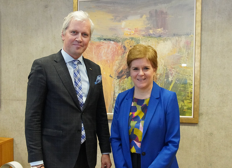 First Minister @NicolaSturgeon welcomed Estonian Ambassador @ViljarLubi to Edinburgh today 🏴󠁧󠁢󠁳󠁣󠁴󠁿🇪🇪 They discussed shared interests between the two countries including measures to address the cost of living crisis, the digitalisation of public services, and economic transformation.