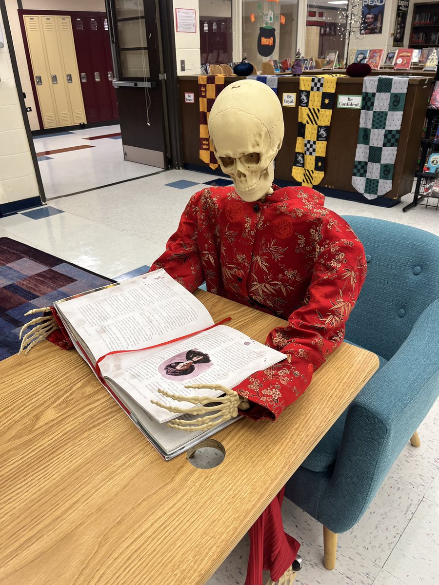 LibraryMESMS's tweet image. Indiana Bones, Albert Spine-stein, and Fredward the Eagle are celebrating Red Ribbon week in their red attire! @MESMSHorowitz