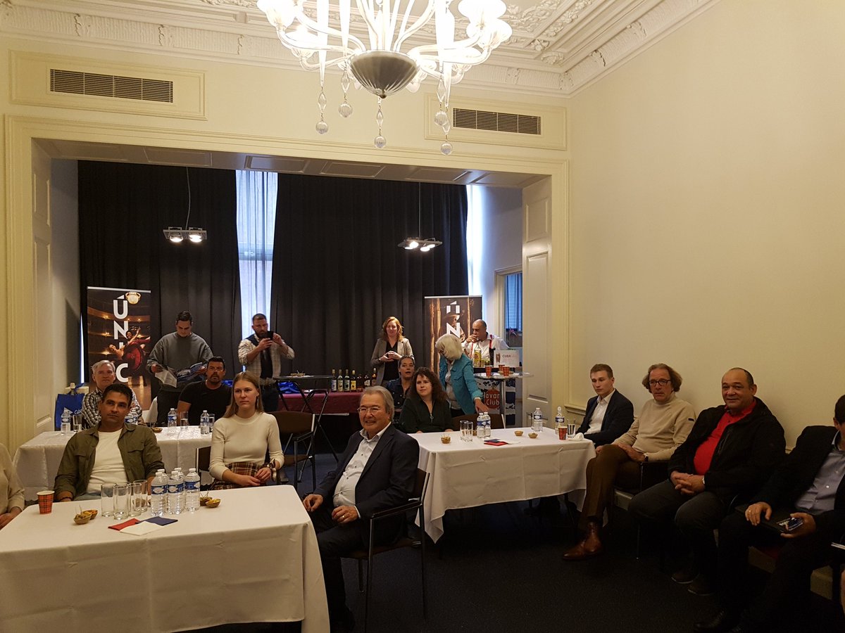 EmbaCubaHolanda's tweet photo. Comienza presentación del destino #Cuba en la sede de la  @EmbaCubaHolanda, con la participación de agencias turoperadoras holandesa y el Consejero de Turismo, Orlando Ramos https://t.co/F7yaJLXGxt
