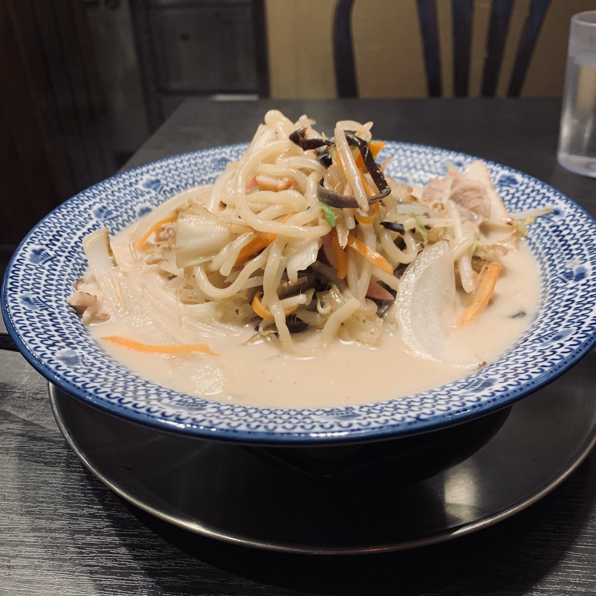 HYama0's tweet photo. 40代中盤になりかけている今、
最近ちょっと胃が辛くなってきたので、
野菜系を最近探し求めていたら、
藤沢に5月に出来たばかりの、
じげもんちゃんぽんというお店を見つけた。
かなり万人向けに作られている商品だと思った。
3種類のちゃんぽんがあり
どの年代でも食べる価値はあると思います。 https://t.co/gabS3JVrPm