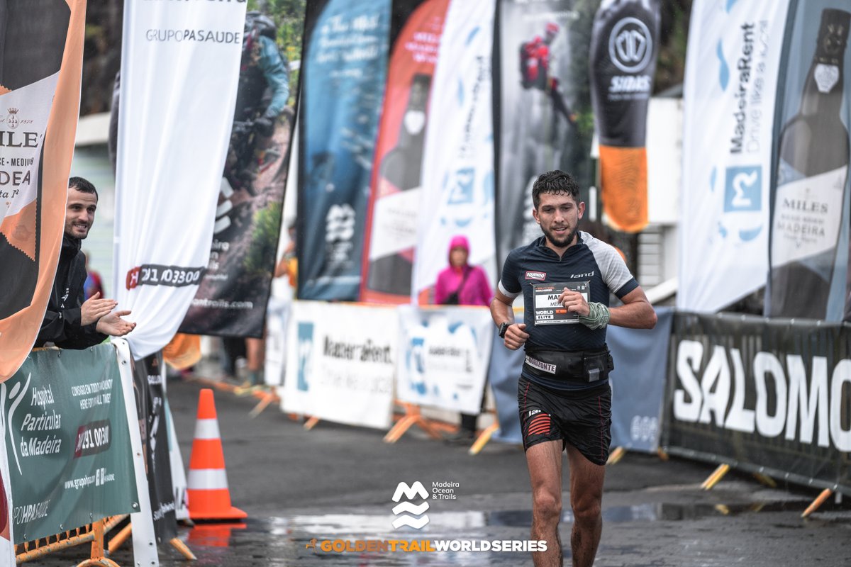 OFICIAL @ManuelMerillas DESCALIFICADO de la 1ª etapa de las Golden Trail Series por usar bastones en la subida y dejárselos a su asistencia, algo prohibido por el reglamento. Al parecer ha sido un malentendido y pierde los puntos de la etapa, pero sigue en la pugna
📷 <a href="/jsaragossa/">jsaragossa</a>