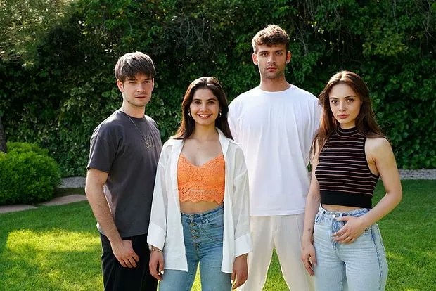 AtesPearls's tweet photo. #AzLey 
#DuyBeni vs. #GunesinKizlari 
First, power couples develop: The main comparative the TWO main power couples ALWAYS develop - despite there being multiple couples. 
DB: #AzLey = GK: #SelAl
DB: #EkKan = GK: #SavNaz
DB: #AyDag = GK: #CanPer
DB: #CeyBek = GK: #EmTug https://t.co/4xt95Mhd36
