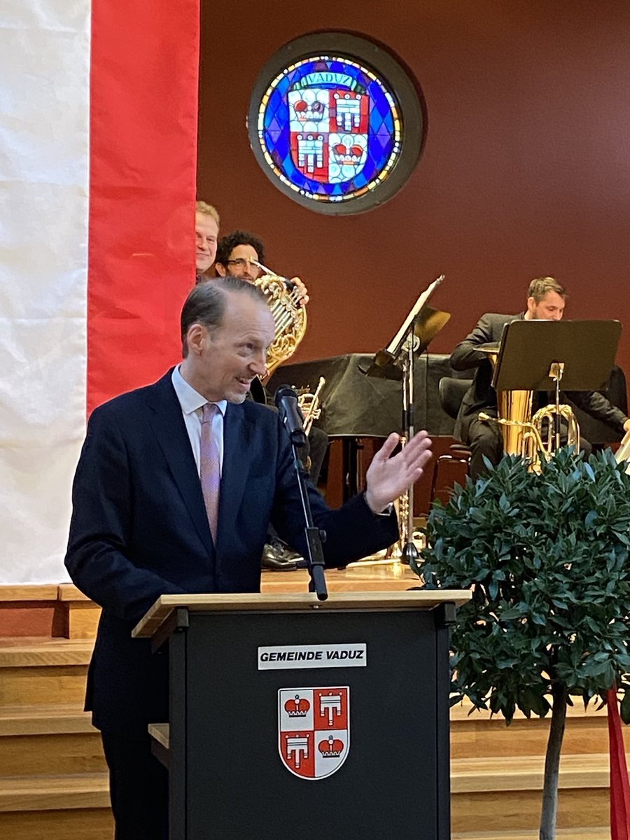 GeorgDiwald's tweet photo. Eine große Freude für mich, erstmals den 🇦🇹 Nationalfeiertag mit vielen Landsleuten und 🇱🇮 Freunden Österreichs in Vaduz feiern zu können. https://t.co/3YZ0oW9hKB