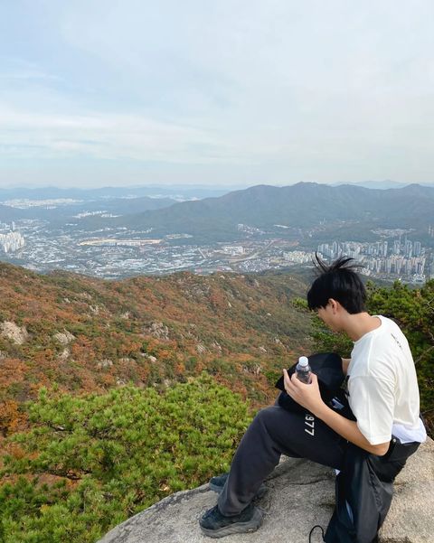 phocaive_tour's tweet photo. 2022.10.26 RM Instagram
🇰🇷 관악산, 연주암
📍 경기 과천시 중앙동
👉 방탄덕후투어 모두보기
https://t.co/UfUa2rGDoV
#남준 #RM #Namjooning
#BTS #BTS_TOUR #BTStravel #BTStrip #방탄투어 #포카이브 #phocaive https://t.co/vpdw58jrMQ