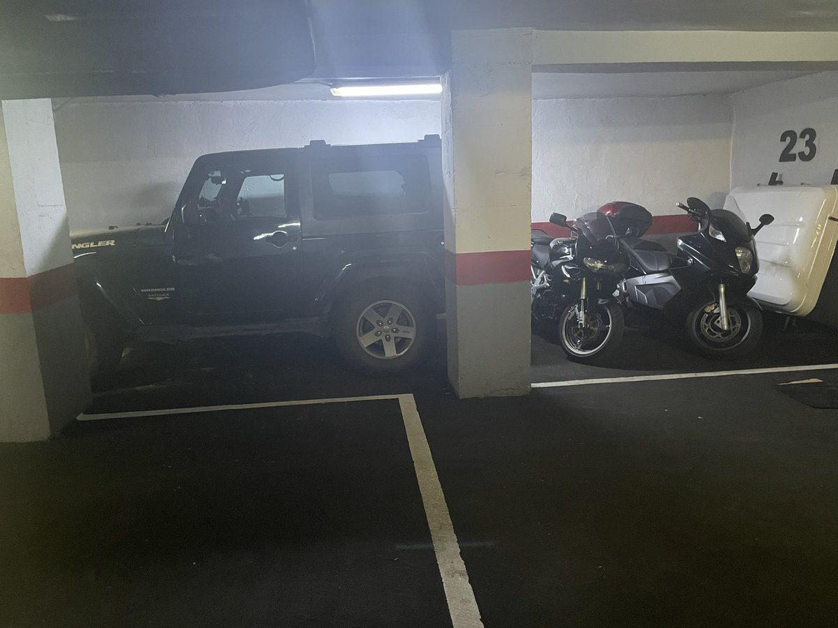 ipandaraid's tweet photo. Me encanta mi garaje… #jeep #JeepWrangler #gilera #gp800
#suzuki #tl1000s https://t.co/aDBOl2eVwA