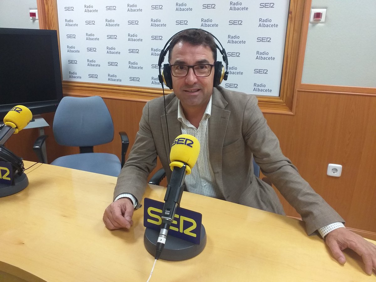 SER Deportivos 26/10/2022 👇
play.cadenaser.com/audio/ser_alba…
🗣️ <a href="/enzo_tdr/">Enzo Boyomo</a> y <a href="/JulioAlonsoSosa/">Julio Alonso Sosa</a> en el regreso del <a href="/AlbaceteBPSAD/">Albacete Balompié 🤍</a> a los entrenamientos
▶️ Obras en el Carlos Belmonte con <a href="/mjbelinchon/">modesto j belinchon</a> 
🏀 Jacinto Navarro, nuevo presidente <a href="/AlbaceteBasket/">Bueno Arenas Albacete Basket</a> 
🏍️ <a href="/maikelmelero/">Maikel Melero</a>, campeón de 🇪🇸