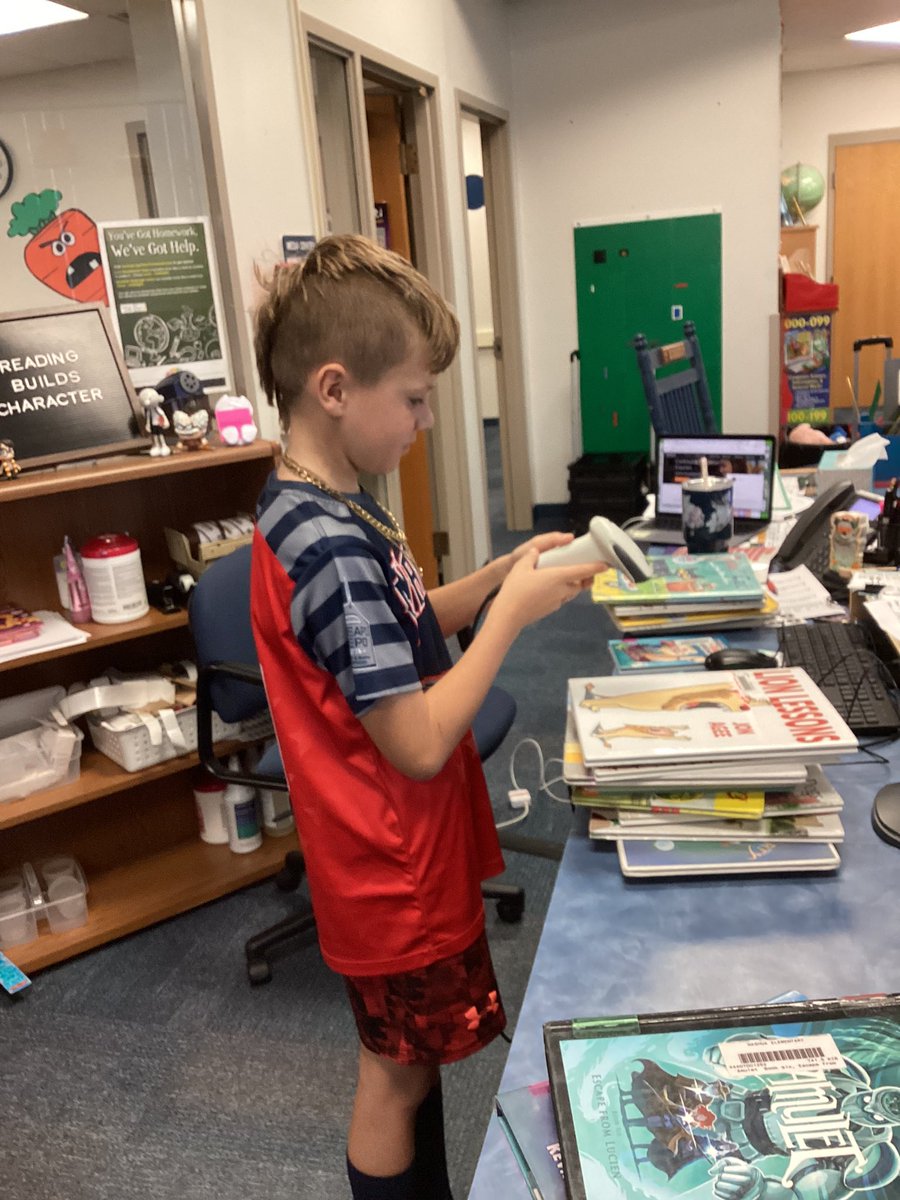 These STARS used their Dojo points to be library helpers! I could get used to this! <a href="/NashuaES/">Nashua ES</a> @angiewiegers <a href="/NKCSchools/">NKC Schools</a> #nkclibraries