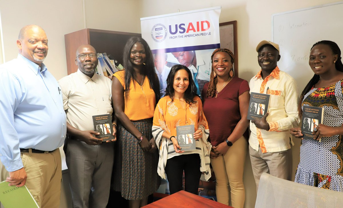 Today we had the honor of meeting Nyajuok Doluony, a #SouthSudanese-American army veteran (3rd from left), now a published author & girls' rights activist. In her memoir, I Am My Mother’s Dream, she describes how she was forced into early marriage as a teenager. #SouthSudan #SSOT