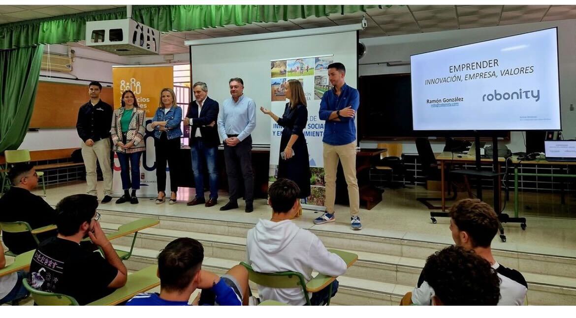 robonity es sinónimo de innovación, de emprendimiento y de trabajo duro. Gracias a <a href="/dipalme_almeria/">Diputación Almería</a> y a los IES Sierra de Gádor y Valle del Andarax por dejarnos transmitir nuestros valores a la juventud almeriense.
#innovacion #emprendimiento #juventud #almería