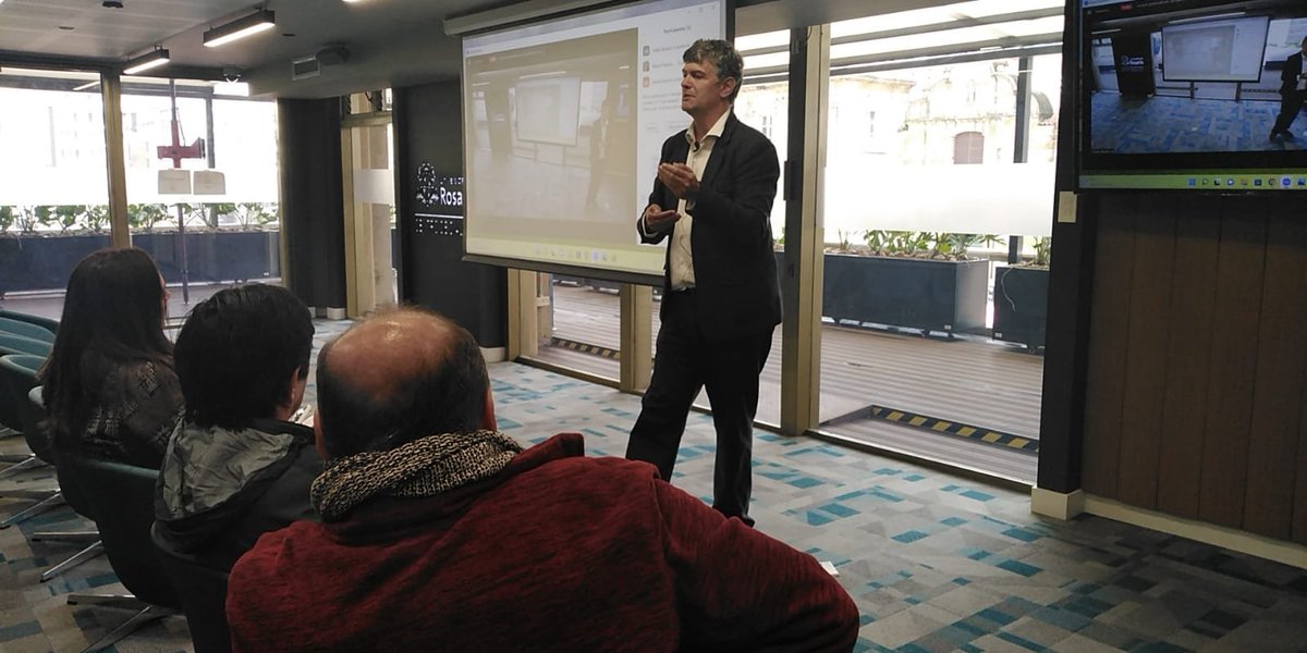 #EnVivo | A esta hora se desarrolla nuestra la primera sesión de nuestra cátedra abierta "Huellas de la nación colombiana": Colombia: país de regiones. Un recorrido por la geografía y la cultura de nuestras regiones.

👉Conéctate vía YouTube en youtu.be/Pfxt2OR6R7c