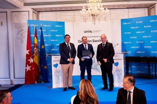 SanidadeXunta's tweet photo. 🏆 García Comesaña recoge el premio a la excelencia en la gestión sanitaria

🔹 La Universidad Internacional de La Rioja (@UNIRuniversidad) y el Centro de Educación Superior CUNIMAD, hicieron entrega del galardón en una gala en Madrid https://t.co/f82v1V4imm