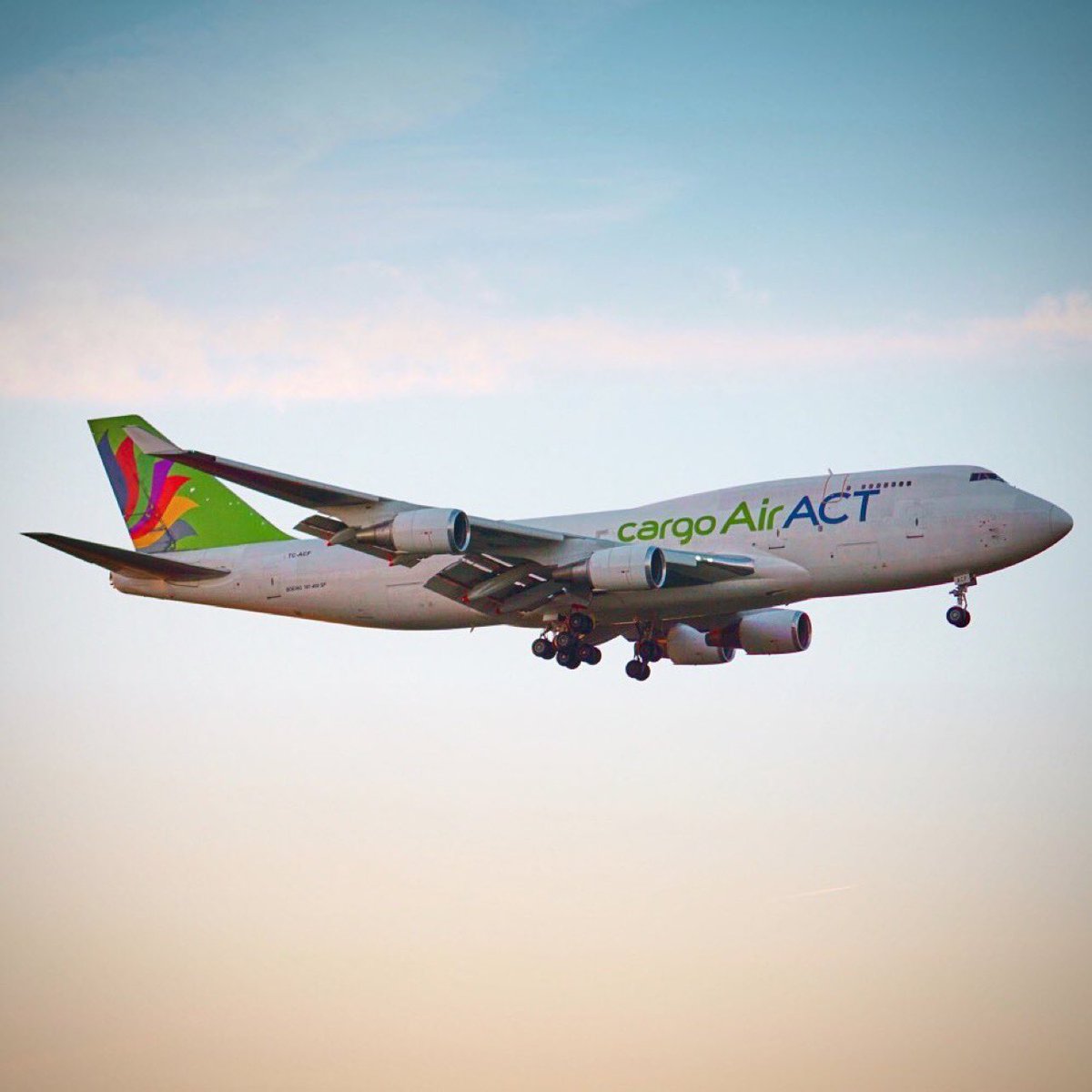 Boeing 747-400SF with registration TC-ACF spotted during a lovely sunset landing at #frankfurtairport ✨

🗓OCT 11 2022
📸photo taken & shared by me @09_aviation 

#cargoairact #airactcargo #boeing #boeinglovers  #747fanpage #747 #747400 #747lovers #747400f #aviation #aviation