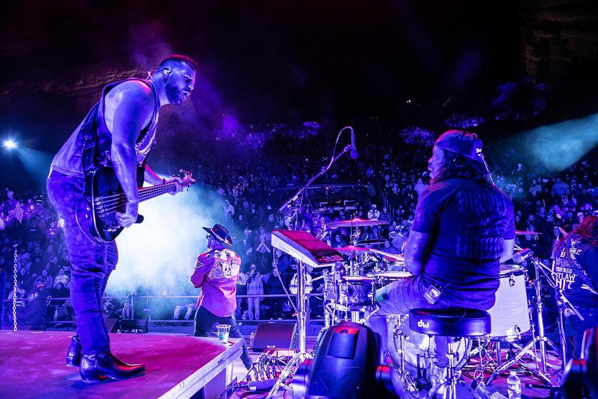 bubbleisforever's tweet photo. What a perfect evening with the most amazing people. ❤️🌄🎼
#strugglejennings #jellyroll #soldout 
@RedRocksCO https://t.co/L2QEBddkww