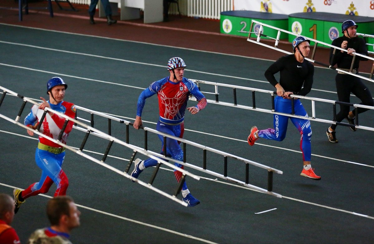 Открылись соревнования по пожарно-спасательному спорту на Кубок главы МЧС России Александра Куренкова
mchs.gov.ru/deyatelnost/pr…
#МЧСРоссии #МЧС