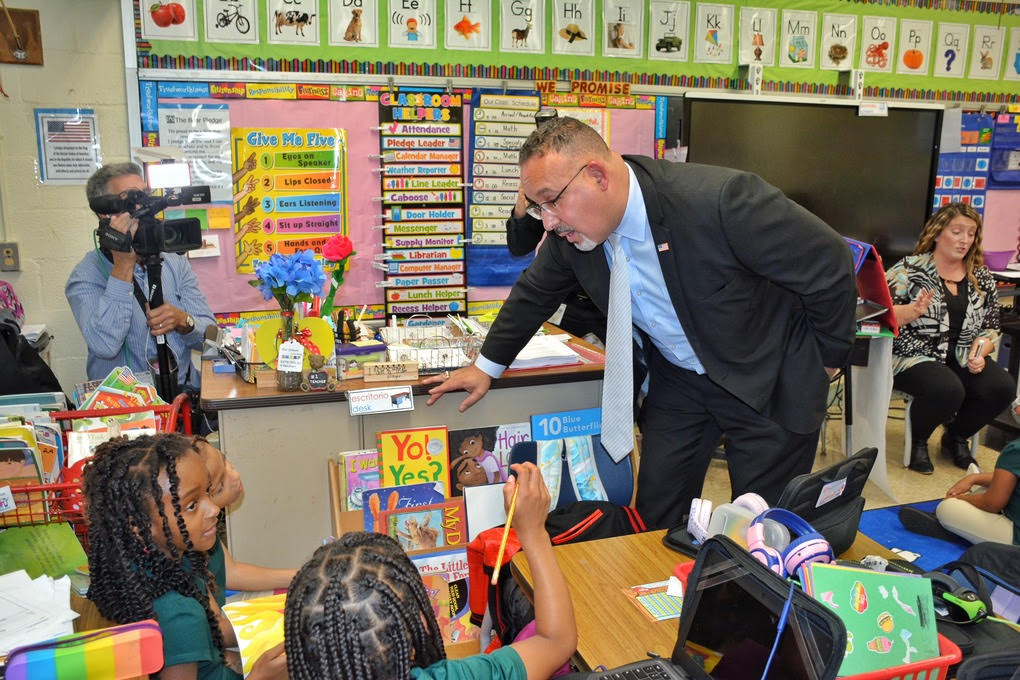U.S. Secretary of Education, Governor Visit PGCPS!
The U.S. Secretary of Education Miguel Cardona toured classrooms at Fort Foote Elementary School to see how American Rescue Plan investments have enhanced students’ learning experiences in reading and math!