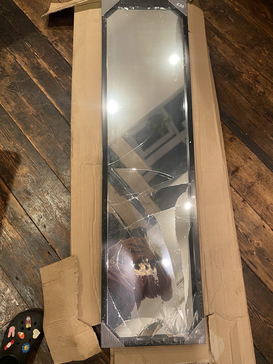 LydiaBryantPR's tweet photo. @DunelmUK so apparently this is how you deliver items now 🫠 can I get hold of anyone about returning it &amp; getting a refund? Nope no sir impossible to speak to anyone human or robot 🙃 customer service at its finest https://t.co/JfNwpKCJw9