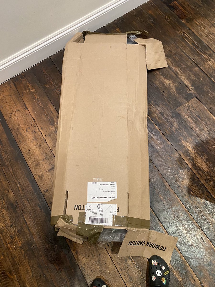 LydiaBryantPR's tweet photo. @DunelmUK so apparently this is how you deliver items now 🫠 can I get hold of anyone about returning it &amp; getting a refund? Nope no sir impossible to speak to anyone human or robot 🙃 customer service at its finest https://t.co/JfNwpKCJw9