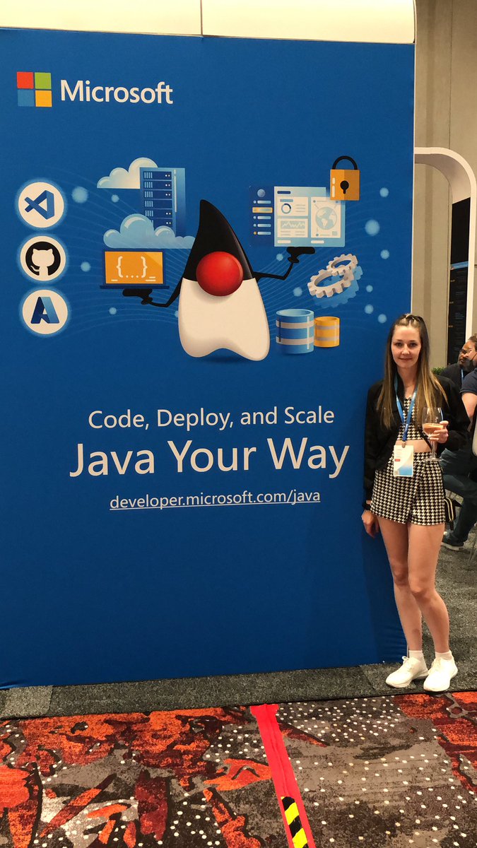 scrumtuous's tweet photo. After attending #javaone and #oracleworld as a #java influencer I have made a big decision:
I’m going to learn Java!!! https://t.co/0blG5yVqhu