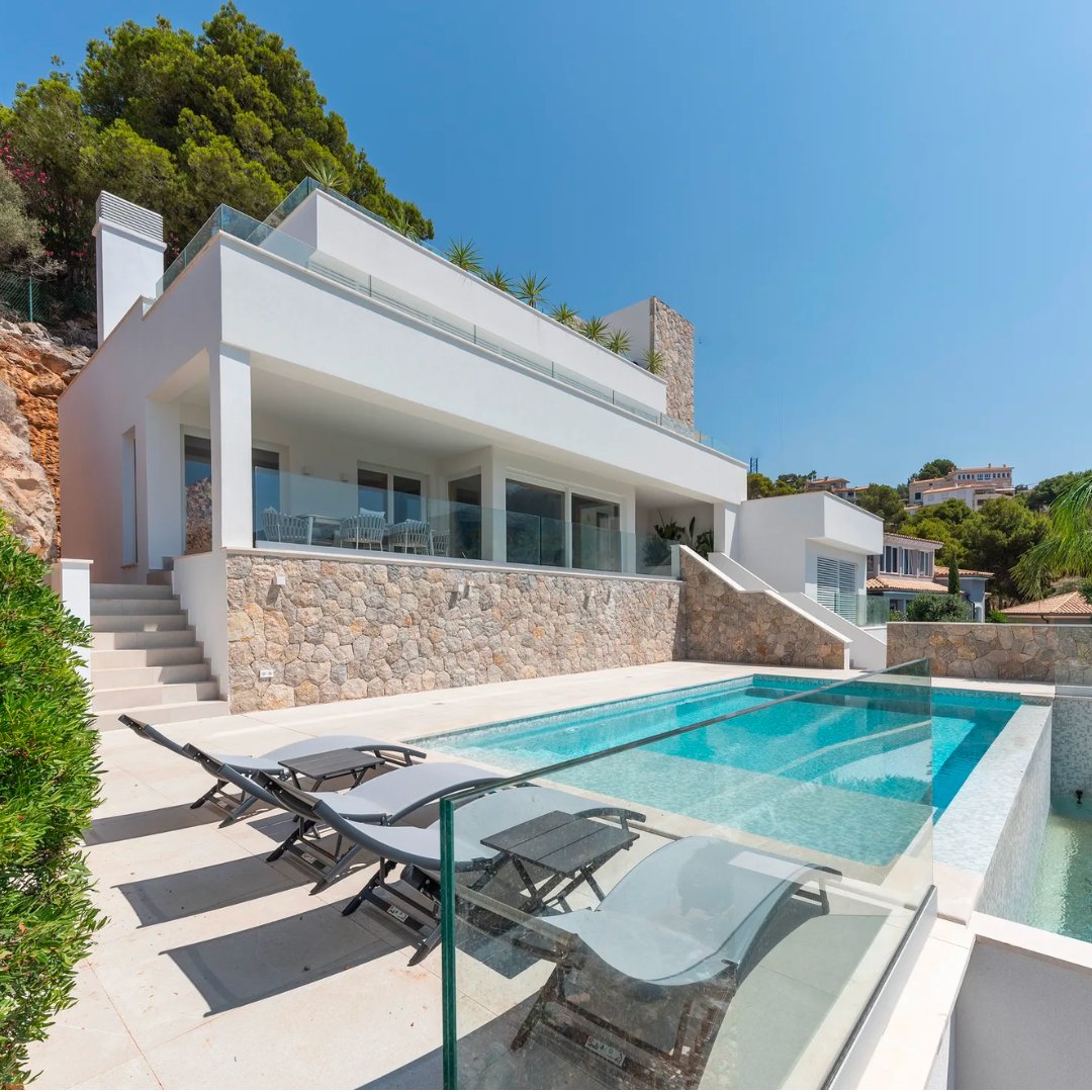 JamesEdition tweet media