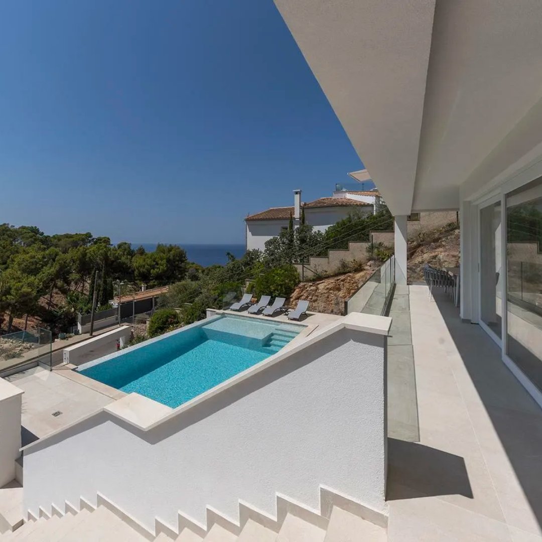 JamesEdition tweet media