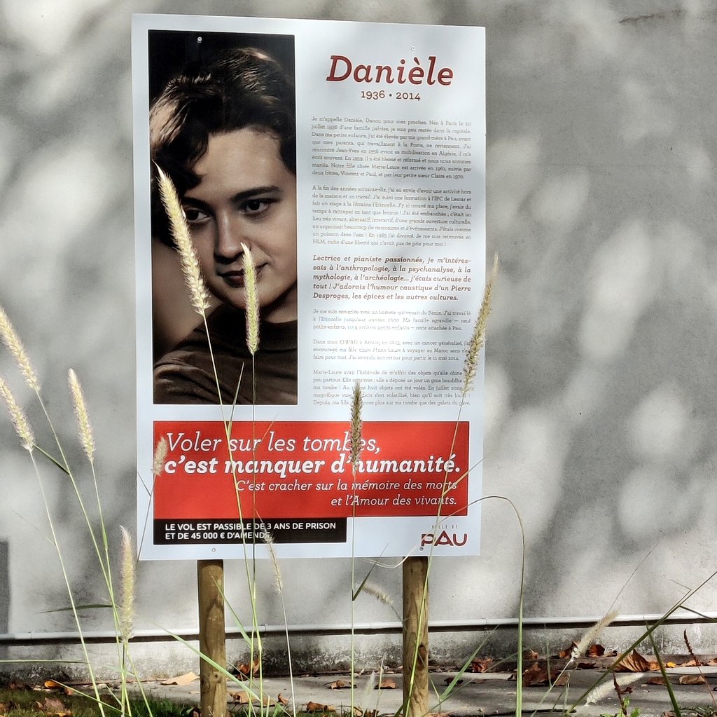 m_burgard's tweet photo. Projet riche en émotions pour lutter contre les vols dans le cimetières basés sur des portraits de défunts dont les tombes ont été pillées. #comterr #CollTerr #compublique https://t.co/cEYiSL72EV