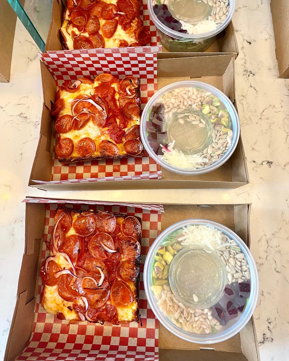 Imagine your guests or teammates seeing this spread laid out for them. 🙌🏻😛 Everyone gets their own tray of deliciousness! We can custom #cater fresh #pizza packages for your #party of 10-15 to dozens, inquire #online! 🍕🎁👥❤️ pizzasquaredsf.com/catering