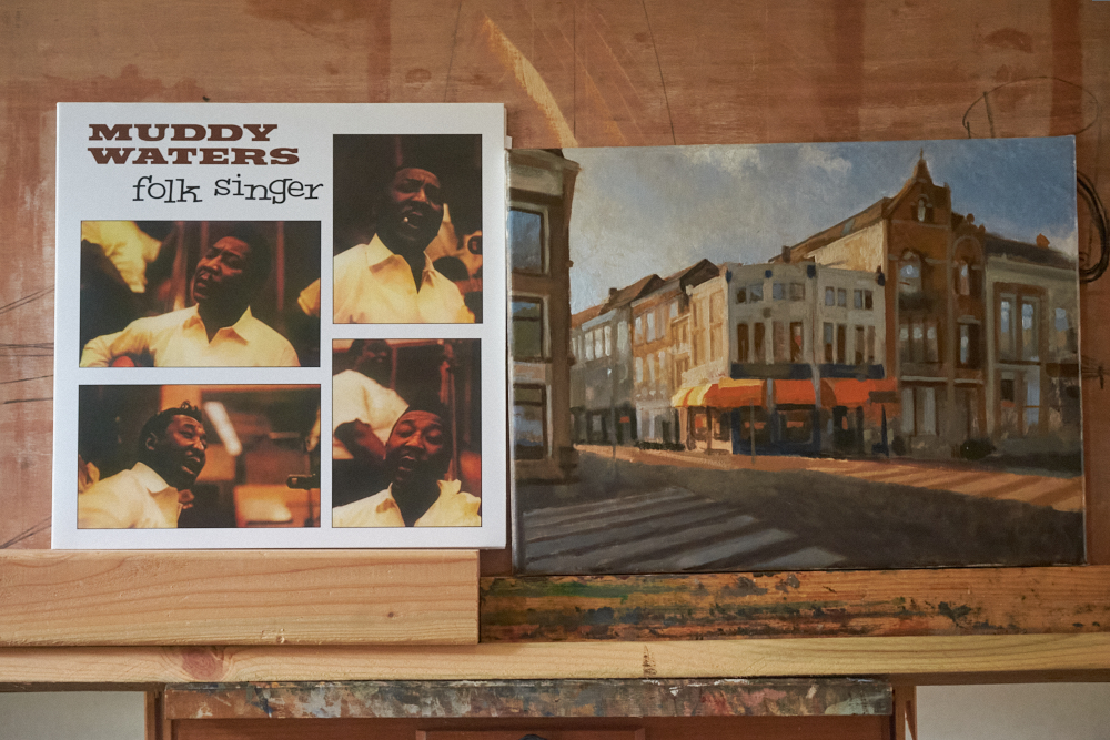 zokitzar's tweet photo. No need for timer or watch. One or two LPs is a good painting session, I think. Especially with a company like this. #vinylcollection #muddywaters #oilpaintingtips #realism https://t.co/NjfYi5gMBz