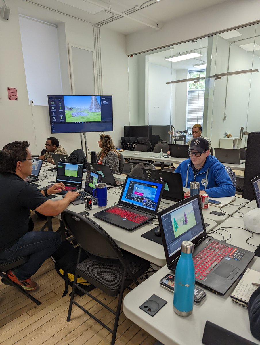raynexpress's tweet photo. Last Friday, as part of #MTSPDDAY and in partnership with @NewMediaMB, I had the pleasure of travelling to Winnipeg to host a @Twinmotion session for an amazing group of learners. Thank you everyone for your wonderful energy. When break-time came no one wanted to get up! #FCLedu https://t.co/jfqjTyQYrh