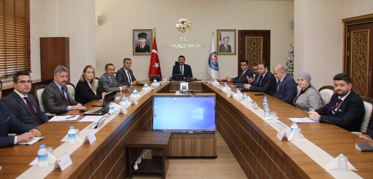 Bağımlılıkla ilgili önleyici hizmetlerin (UMUT projesi) değerlendirildiği toplantı, Vali Bülent TEKBIYIKOĞLU başkanlığında ilgili kurum ve STK temsilcilerinin katılımları ile gerçekleştirildi.