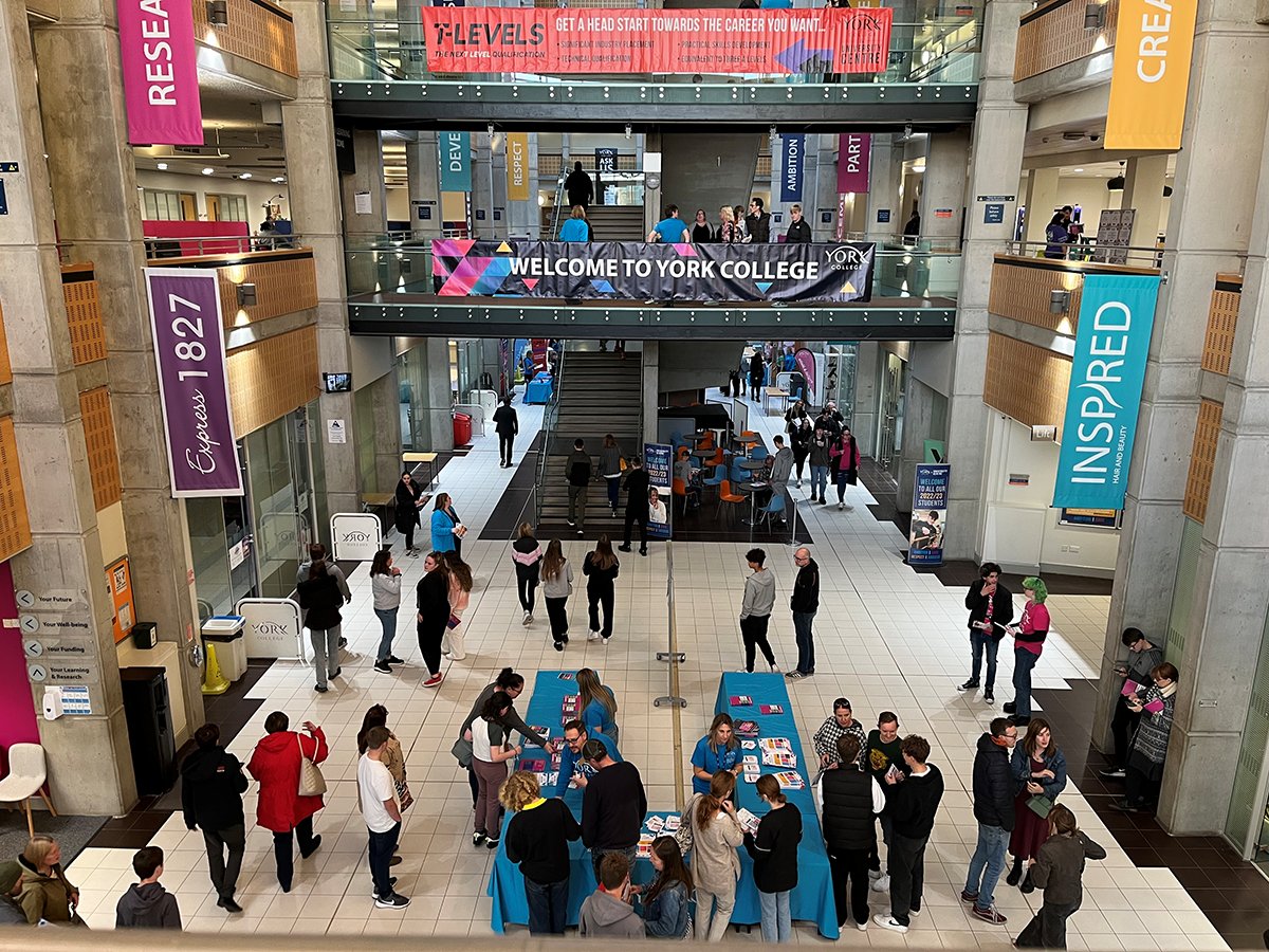 Thank you to <a href="/SLHYork/">St Leonard's Hospice</a>, Reed Boardall Cold Storage, <a href="/WilberforceYork/">Wilberforce Trust</a>, @EurofinsYork and <a href="/TheYorkMind/">York Mind</a> for chatting to our students at our last Open Event 👏

Are you an employer who works with us? Attend our next event...

Email businesspartnerships@yorkcollege.ac.uk 📧