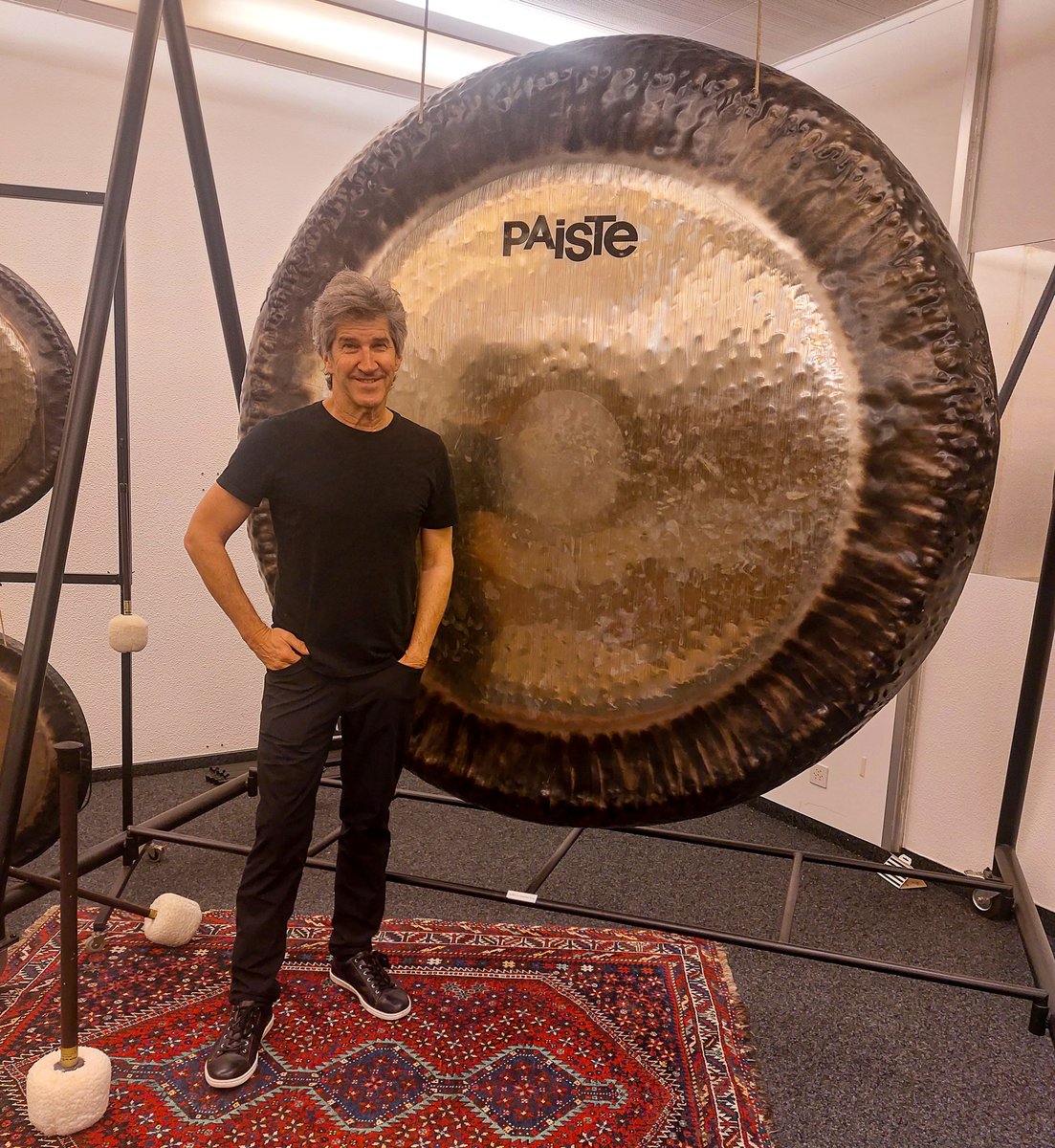PaisteNation's tweet photo. Thank you Chad Wackerman! ❤️It was a great pleasure to have you at the Factory. It's great to have you as a part of the Paiste Family for more than 40 years❗️
Interview and videos will follow.
#paiste #paistecymbals #cymbals #paistefamily #chadwackerman #wackerman #paistegongs https://t.co/Al5AkbnovH