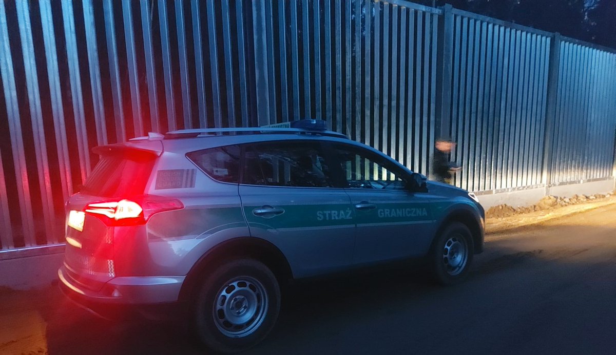 StZaryn's tweet photo. A new border fence has been built in Poland. Poland's border with Belarus is very well guarded.

Illegal crossing of the border from Belarus to Poland will be more difficult then it was before. https://t.co/9VbA7A68TP