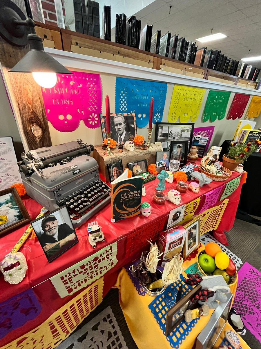 ConsulMexBoi's tweet photo. Visita el altar de muertos en honor a #JuanRulfo que se montó en #AdaCommunityLibrary en Lake Hazel
Visit the altar in honor of #JuanRulfo set up at the Lake Hazel Branch of #AdaCommunityLibrary https://t.co/88faCeZ6fi