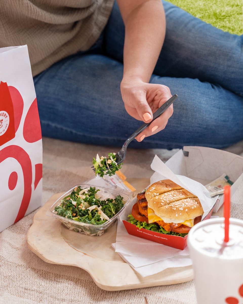 Cool, crisp fall picnics pair perfectly with a
Grilled Spicy Deluxe ❤. // Ordering ahead is easy through our app.