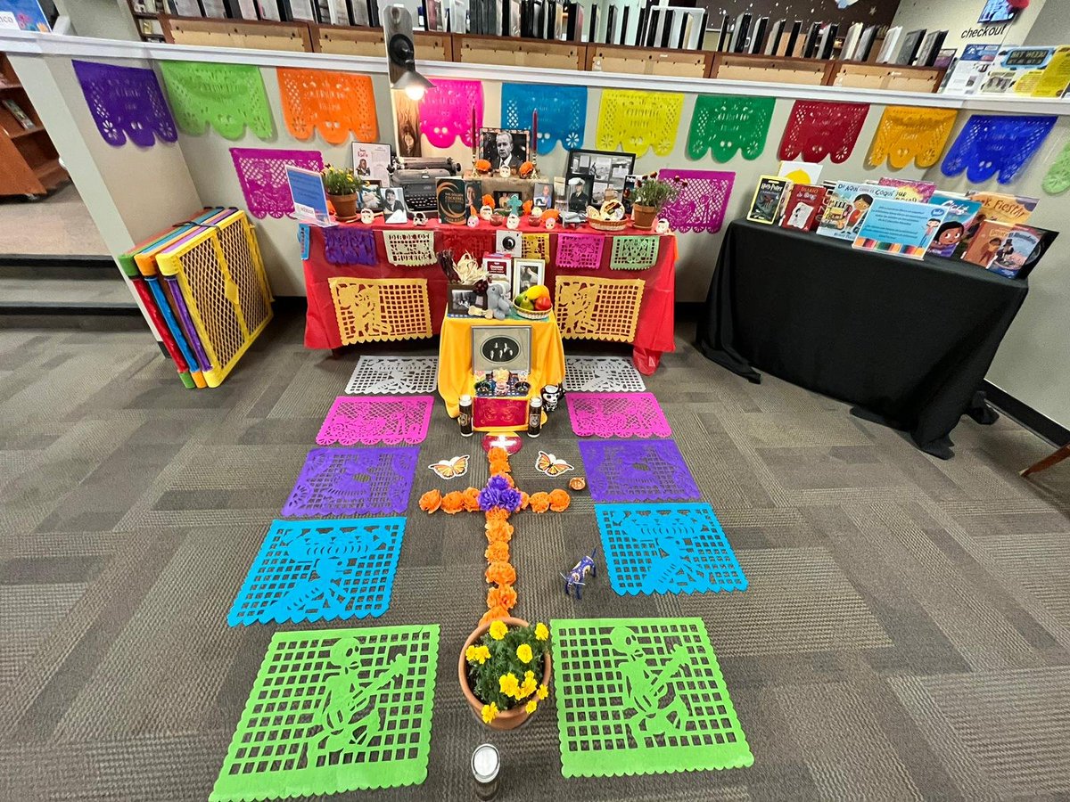 ConsulMexBoi's tweet photo. Visita el altar de muertos en honor a #JuanRulfo que se montó en #AdaCommunityLibrary en Lake Hazel
Visit the altar in honor of #JuanRulfo set up at the Lake Hazel Branch of #AdaCommunityLibrary https://t.co/88faCeZ6fi