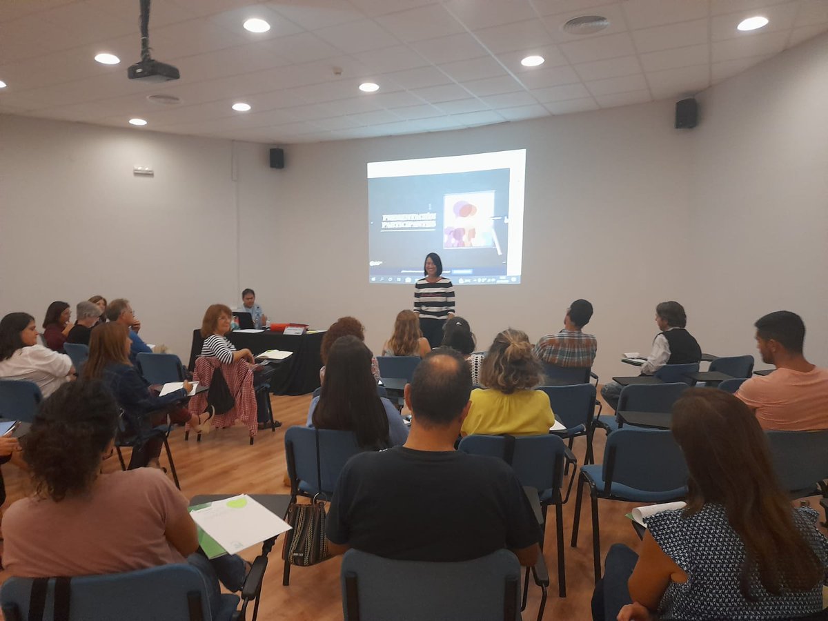 cepmalaga's tweet photo. Sesiones de tarde en #JADIM Ana Murcia Asensio nos habla de docencia compartida y Esperanza Samaniego con dinámicas para los programas de refuerzo @cepronda @ManoliFM
@Mjbueno14 @cepantequera @cepmarbella @cepaxarquia @educacionenmlg @antsegura #inclusion #equidad https://t.co/elQDsPrEiX